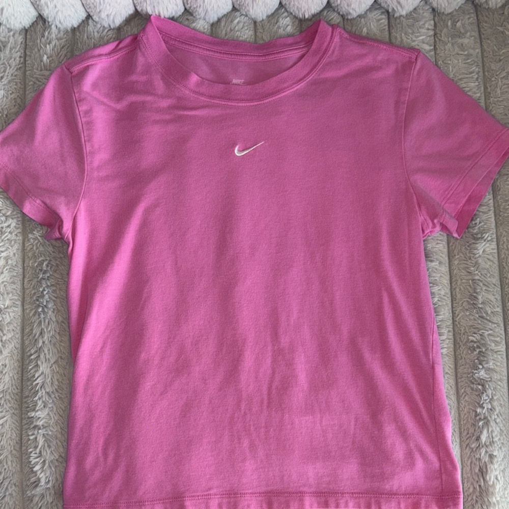 The Nike Tee in Pink Size M🩷